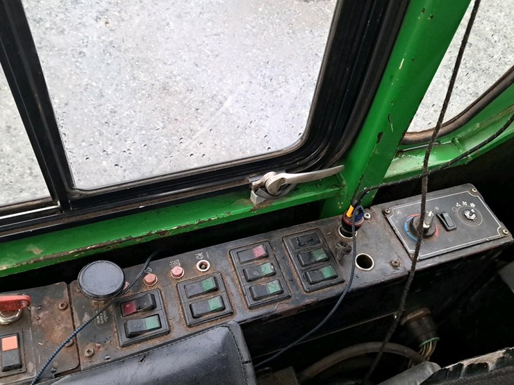 2010-deere-437c-image-11