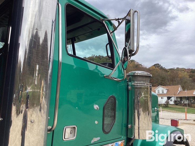 western-star-4900fa-image-18