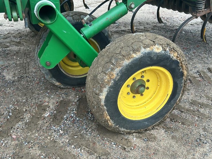2009-john-deere-2310-image-22