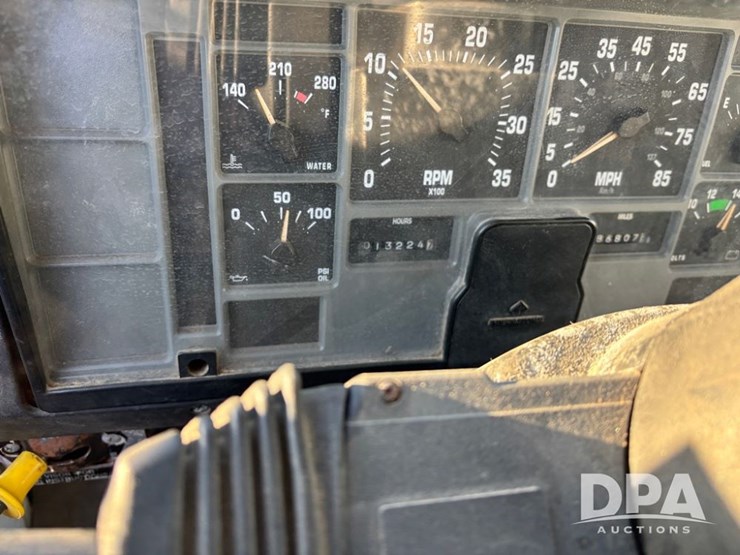 international-4900-image-59