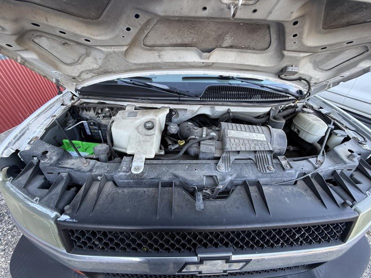 2006-chevrolet-3500-image-19