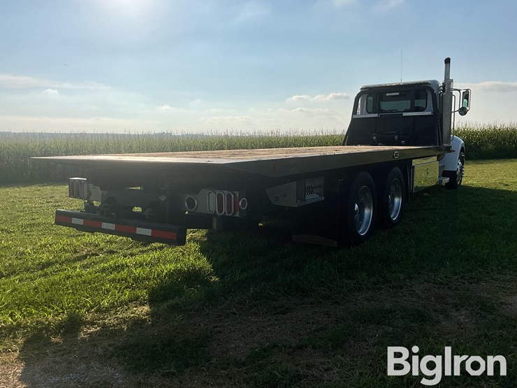 peterbilt-348-image-5