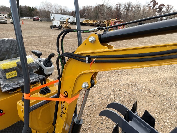 #9209-•-2025-unused-cfg-mini-excavator-image-9