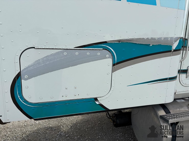 2006-international-9400i-t/a-sleeper-truck-tractor-image-9