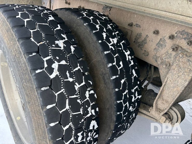 freightliner-114sd-image-56