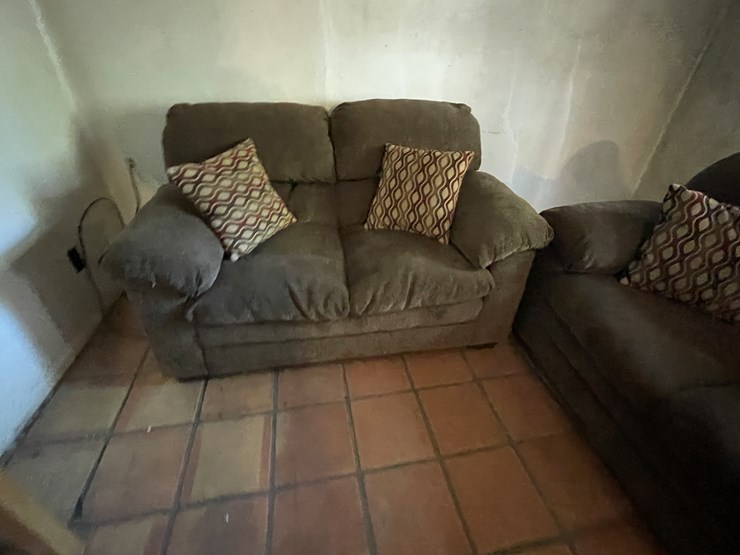 #3744-•-matching-couch-and-loveseat-image-3