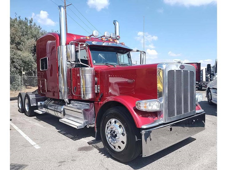 2021-peterbilt-389-image-1