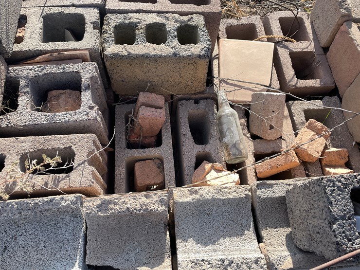 #3733-•-cinder-blocks-and-pavers-image-10