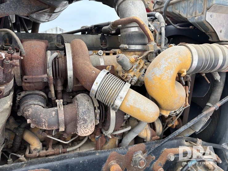 peterbilt-365-image-34