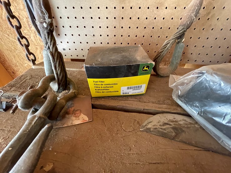 #3672-•-tools-and-large-wooden-table-image-7