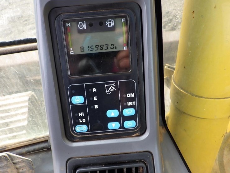 komatsu-pc138us-lc-2-image-30