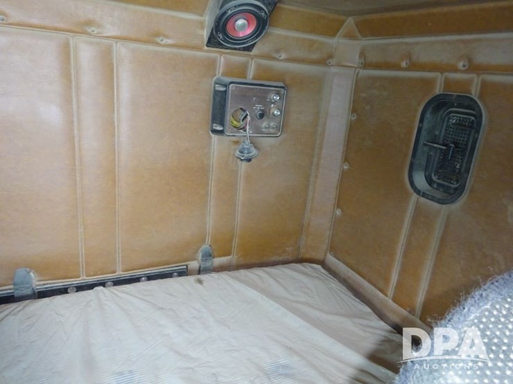 1994-freightliner-fld120-image-89