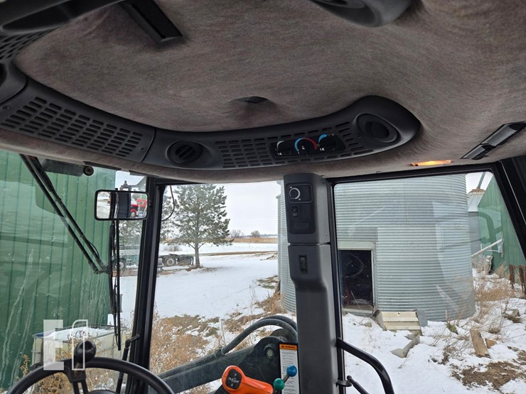 new-holland-tv145-image-18