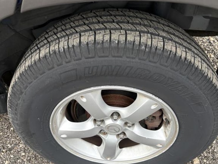 mazda-tribute-image-9