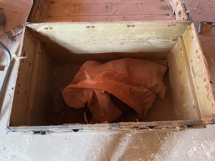 #3688-•-vintage-wooden-trunk-with-power-tools-image-10