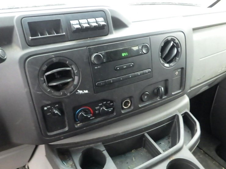 2012-ford-e350-image-24