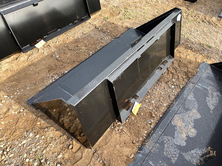 #2008-•-bucket-attachment-image-3