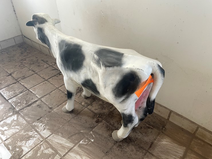 #3736-•-painted-metal-cow-image-3