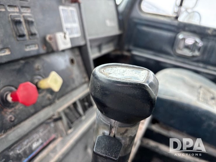 1994-mack-ch613-image-40