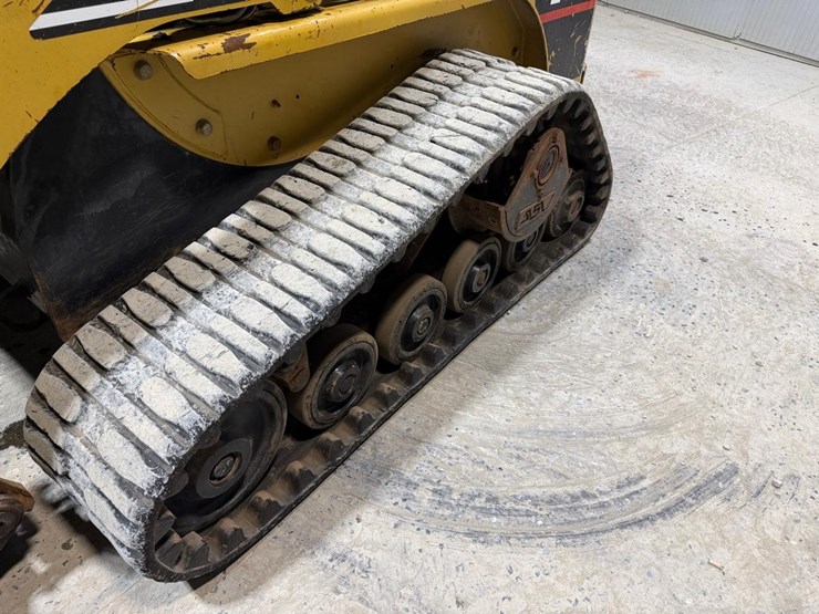 caterpillar-247b-image-12