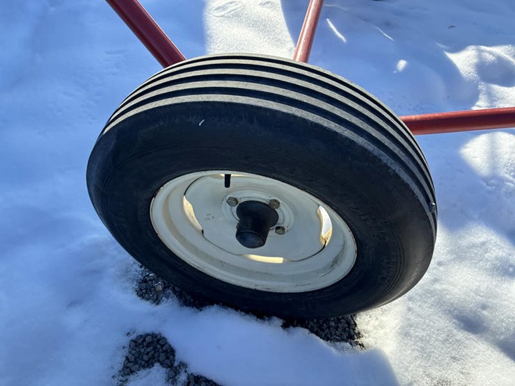 hutchinson-8x33-image-12