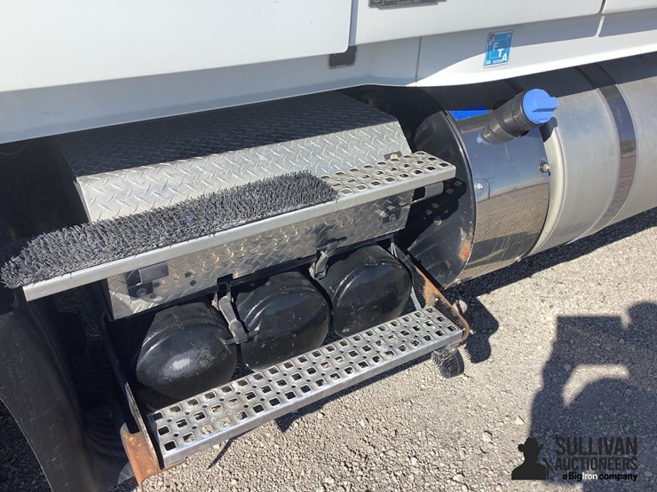 2020-volvo-vnr-t/a-truck-tractor-image-18