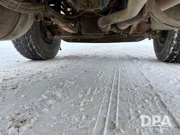 peterbilt-365-image-56