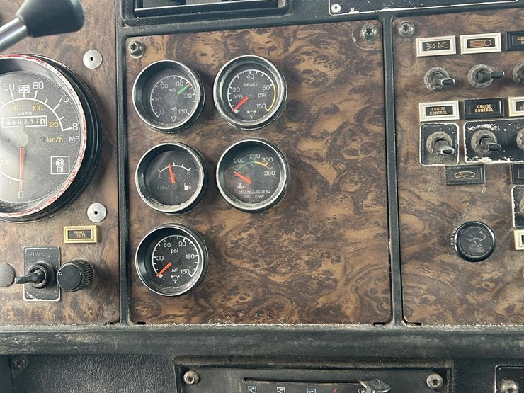 kenworth-t600-image-47