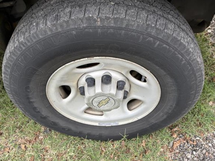 #23-•-2013-chevrolet-box-truck-image-4