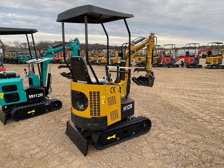 #9222-•-2025-unused-cfg-mini-excavator-image-3