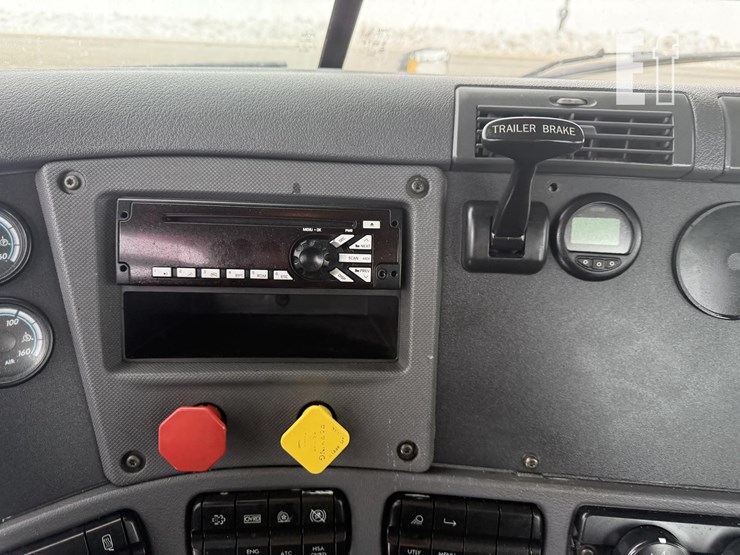 2016-freightliner-cascadia-125-image-29