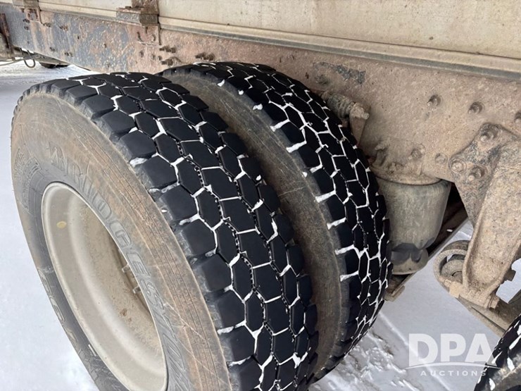 freightliner-114sd-image-61