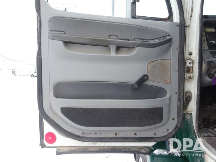 2007-freightliner-columbia-112-image-84