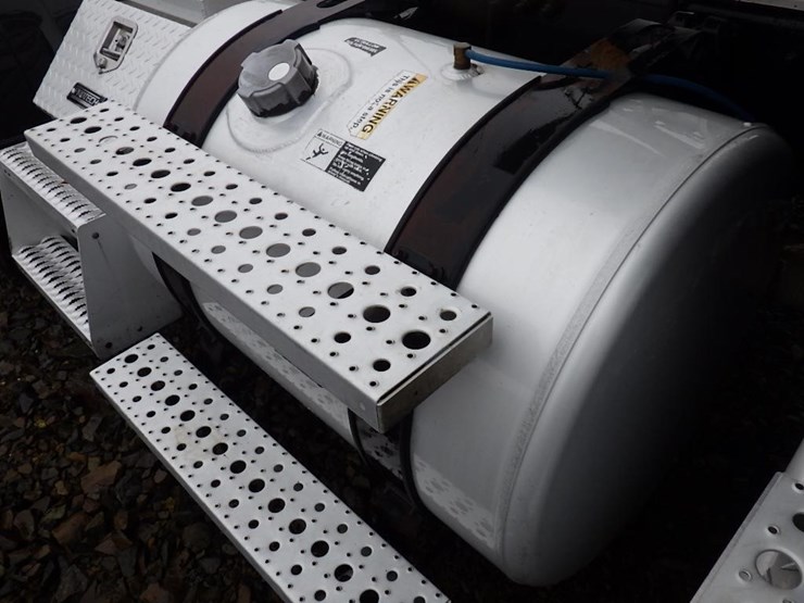 freightliner-cascadia-125-image-23