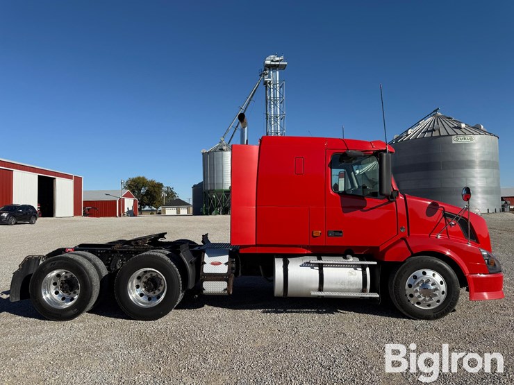 2007-volvo-vnl-t/a-sleeper-truck-tractor-image-4