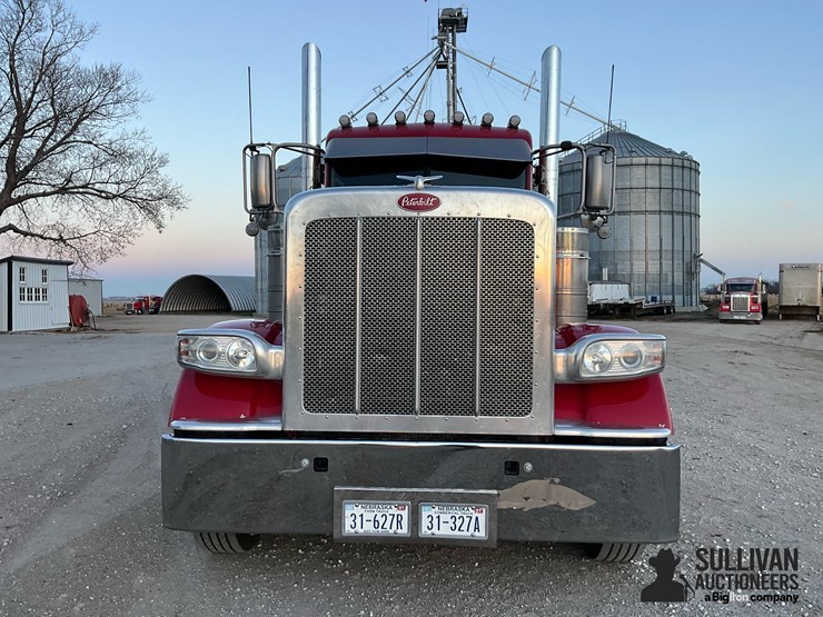 2018-peterbilt-389-image-2