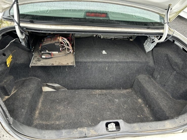 2004-ford-crown-victoria-sedan-image-29