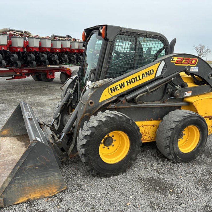 NEW HOLLAND L230