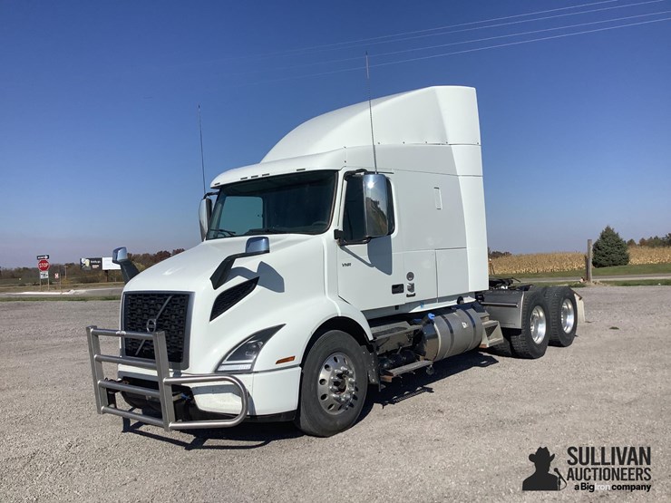 2020-volvo-vnr-t/a-truck-tractor-image-1