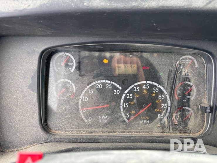 freightliner-114sd-image-69