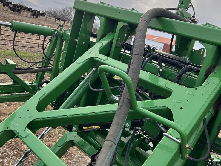 2017-john-deere-r4038-image-58