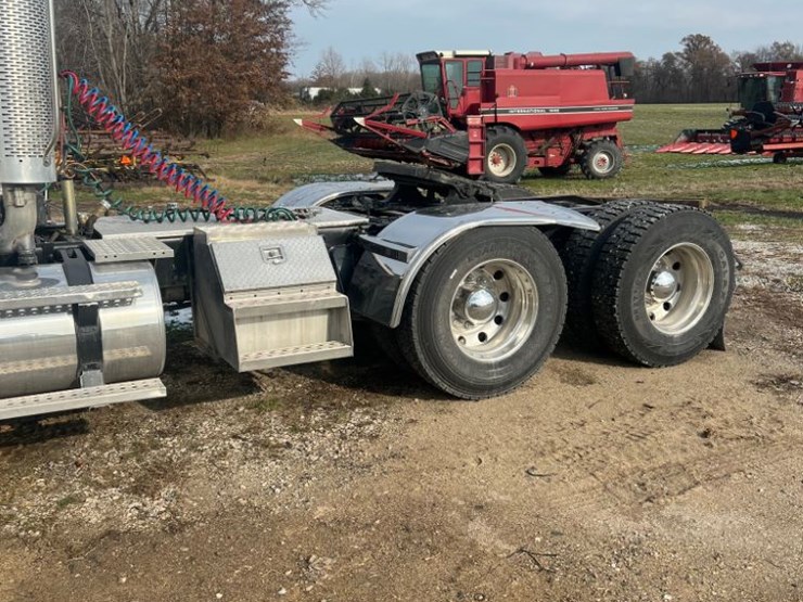 freightliner-columbia-112-image-5