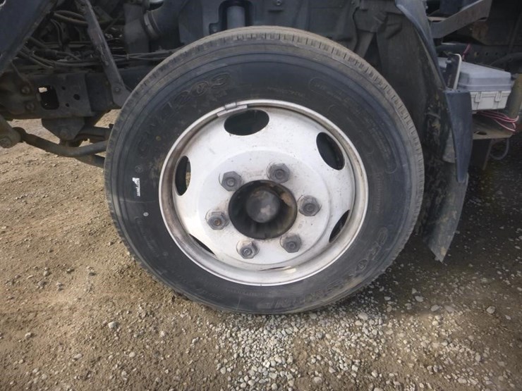 2016-isuzu-nrr-image-22