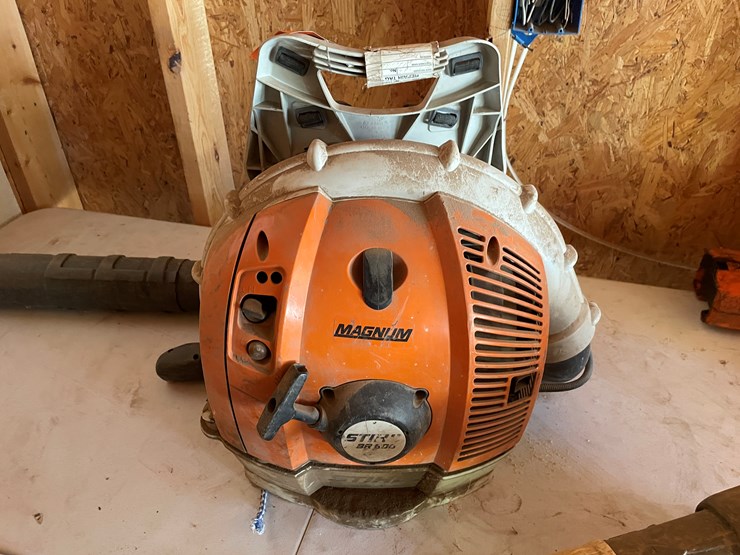 #3686-•-(2)-stihl-leaf-blowers-image-3