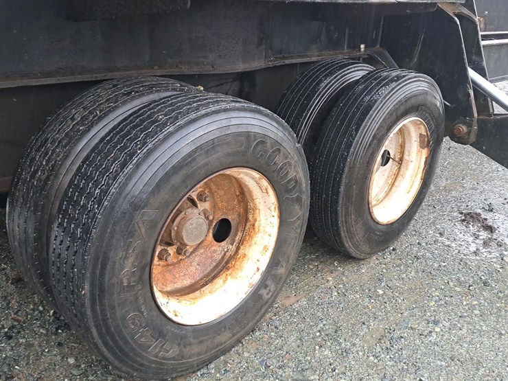 2010-deere-437c-image-28