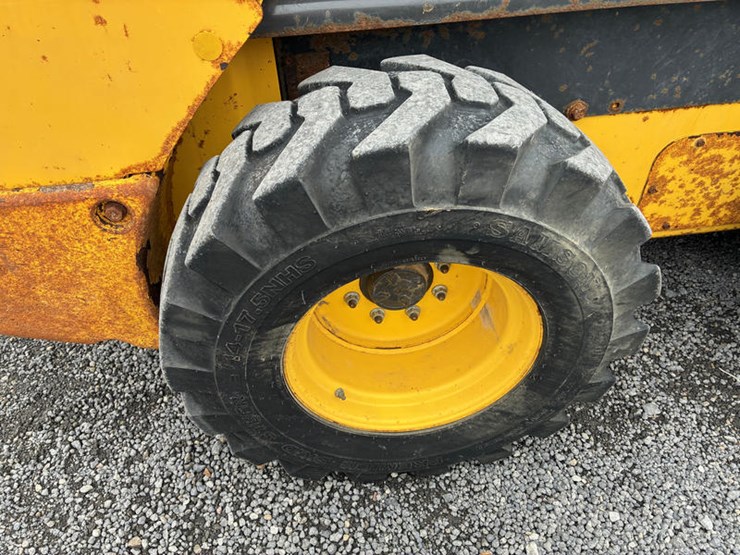 new-holland-l230-image-13