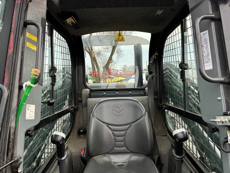 new-holland-l230-image-30