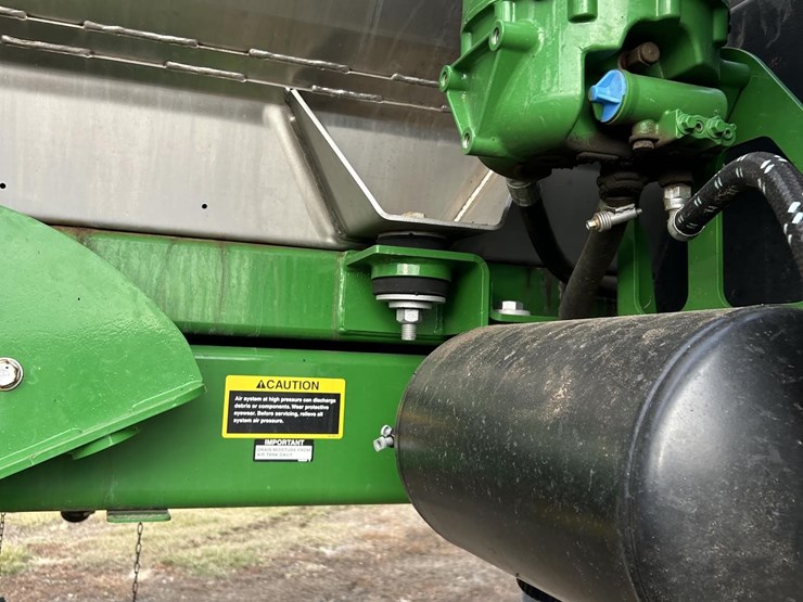 2017-john-deere-r4038-image-27