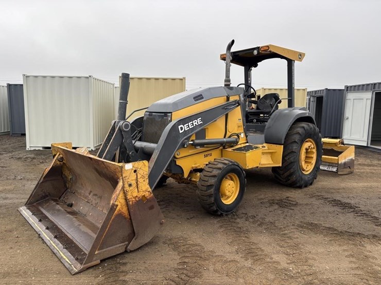 2017-deere-210l-image-1