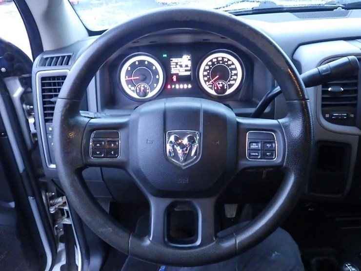 2014-dodge-3500-image-40